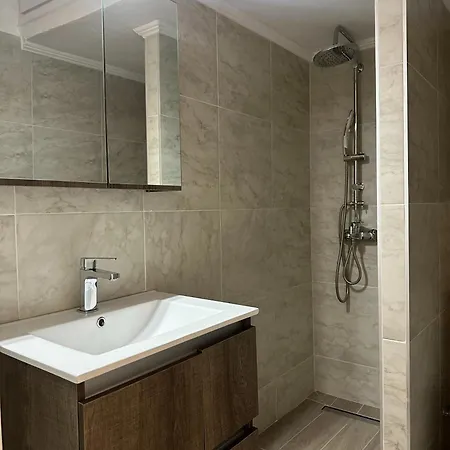 Modern & Lux In Center *